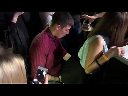 ❤️ ロシアのナイトクラブでリアルセックス。18歳のロシア人少女がナイトクラブで肛門と膣を犯される at us ❌️❤